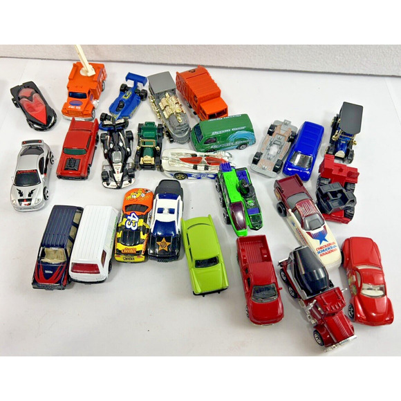 Random Lot of 25 Hot Wheels & Matchbox Cars mixed ages - Picture 1 of 4